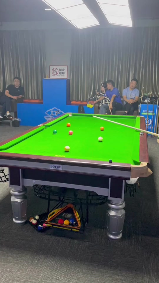 保持低调 保持低调